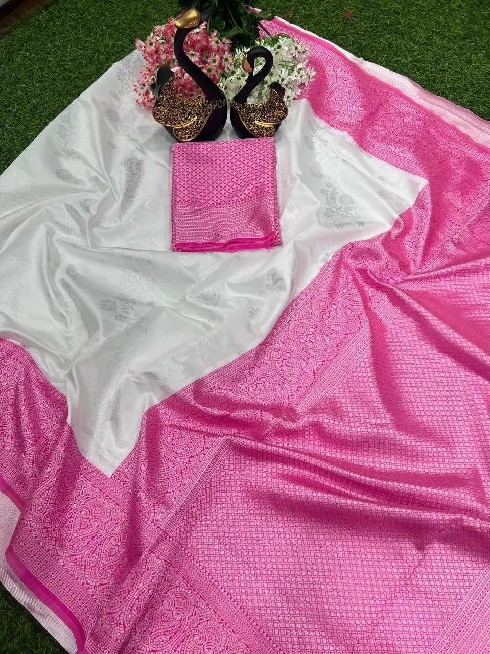 Beautifull Elegant Designer Banarasi Soft Silk Saree Blouse