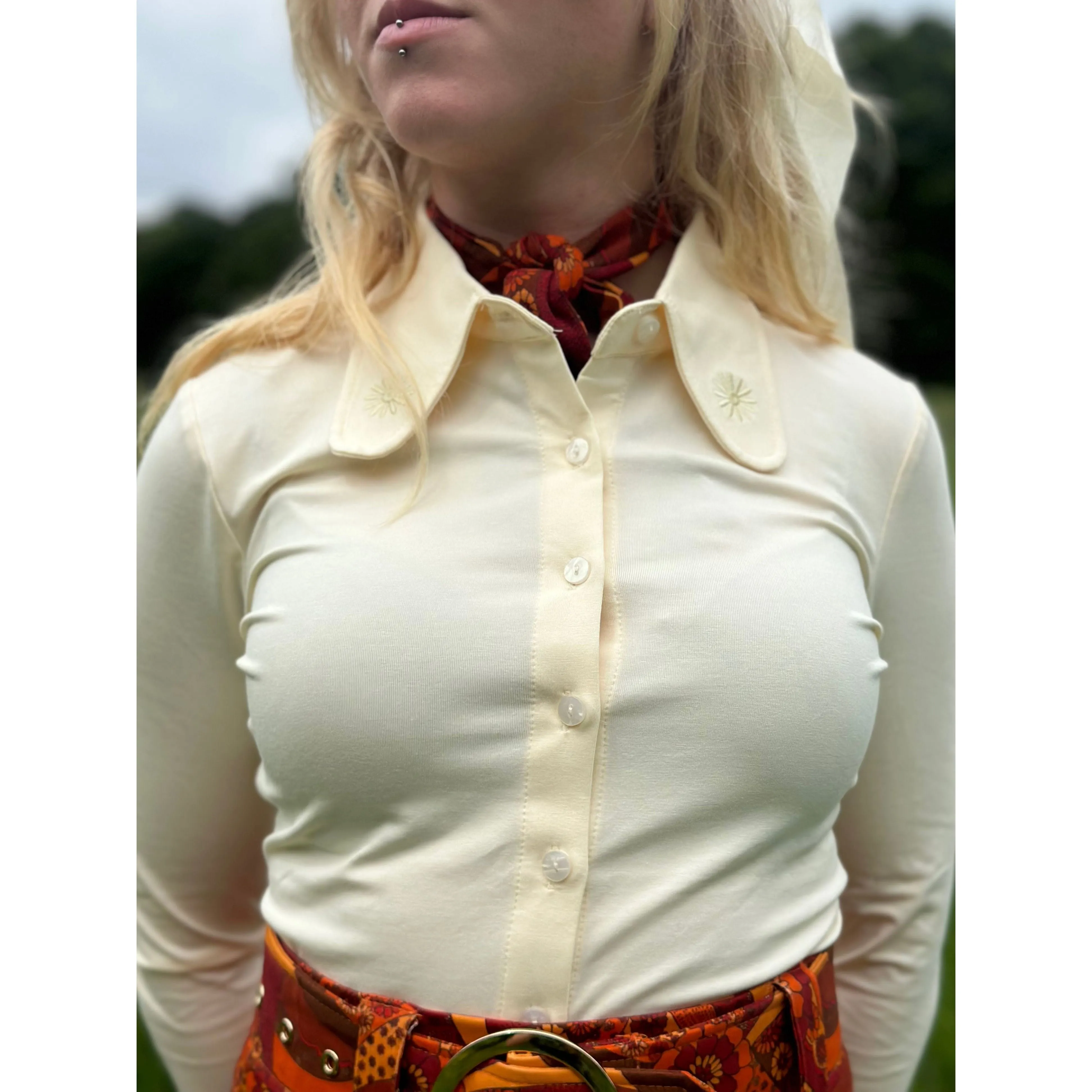 The Chain - Daisy Embroidered Beagle Collar L/S - Shirt